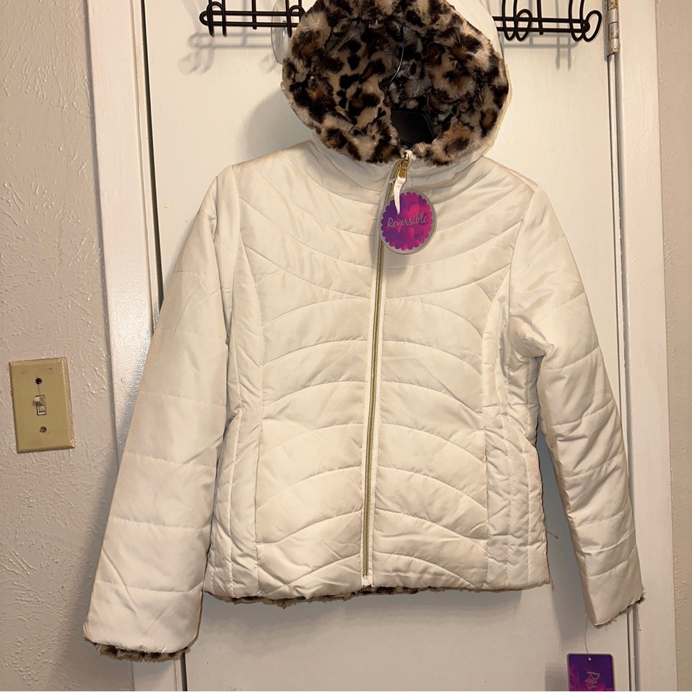 Girls reversible winter coat size 8/10. Brand Pistachio.